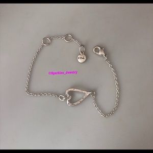 Chloe + Isabel Jewelry - Chloe + Isabel TAKE HEART Bracelet Silver Plated Chloe + Isabel Jewelry - Chloe + Isabel TAKE HEART Bracelet Silver Plated